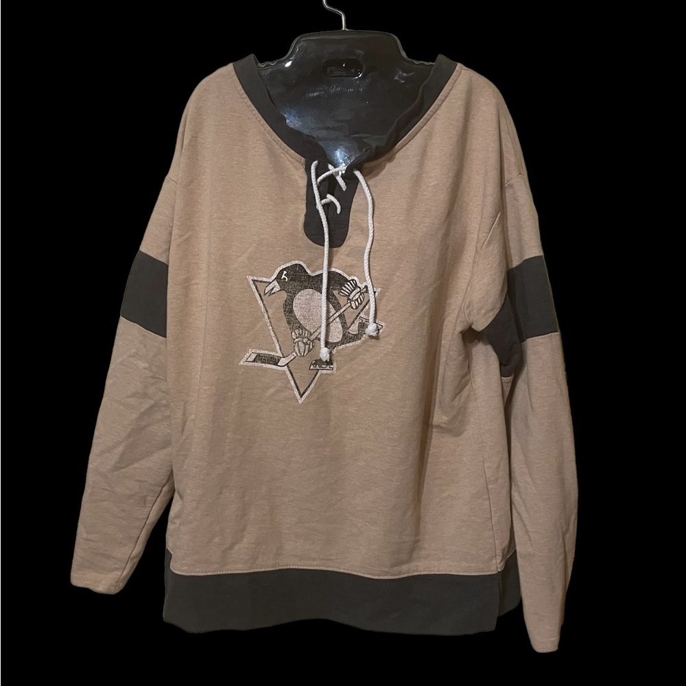 Distressed NHL Pittsburgh Penguins Size Large Sweatshirt